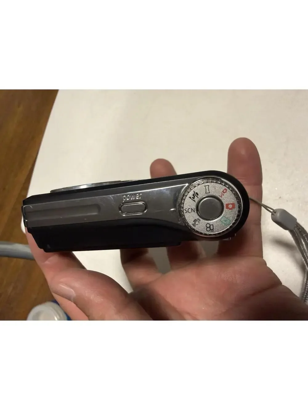 General Electric GE A735 Digital Camera. 7 Megapixel. ( Crack Screen, Parts Only